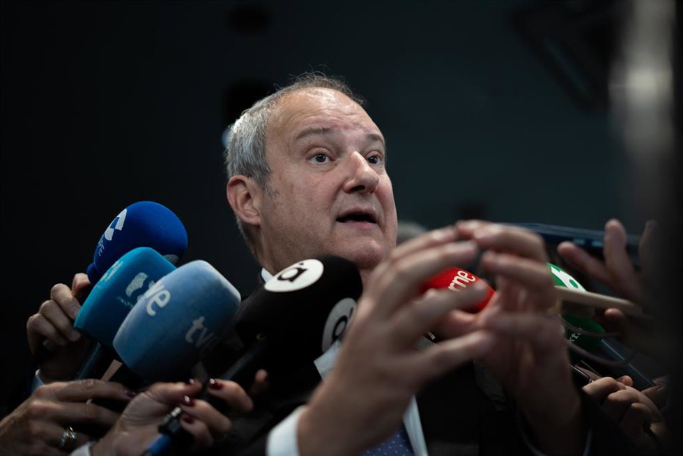 El ministro de Industria y Turismo, Jordi Hereu, visita un concesionario rehabilitado tras sufrir la dana, en el concesionario SEAT y CUPRA Motor J.R, a 6 de octubre de 2025, en Sedaví, Valencia, Comunidad Valenciana (España).