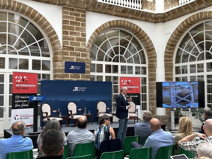 Jornada organizada por el Colegio de Veterinarios en la Diputación de Cádiz.