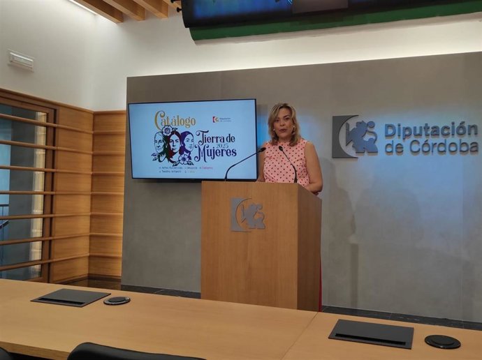 La delegada de Igualdad, Cooperación al Desarrollo, Consumo y Participación Ciudadana en la Diputación de Córdoba, Auxiliadora Moreno, en rueda de prensa.