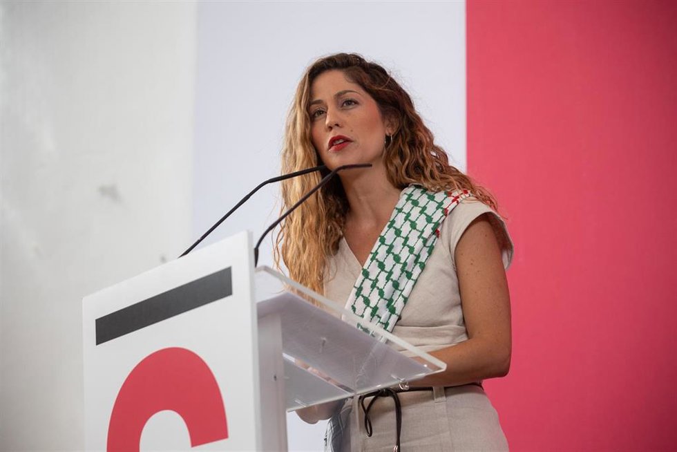 La coordinadora del Movimiento Sumar, Lara Hernández, durante una rueda de prensa, en el Espacio Rastro, a 15 de septiembre de 2025, en Madrid (España). .