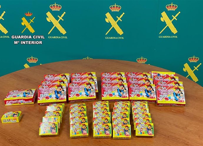 La Guardia Civil interviene en Molina de Segura más de 2.500 artificios pirotécnicos que se vendían en la calle
