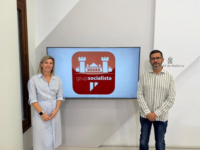 Los consellers socialistas en el Consell de Mallorca Sofía Alonso y Joan Ferrer