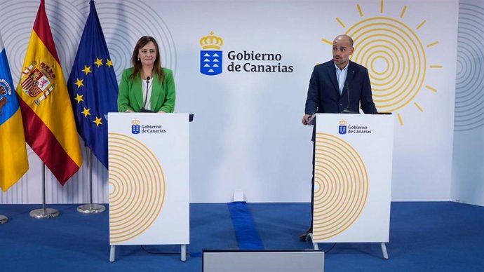 La consejera de Presidencia del Gobierno de Canarias, Lady Barreto, y el portavoz, Alfonso Cabello, en una rueda de prensa para dar cuenta de los acuerdos del Consejo de Gobierno