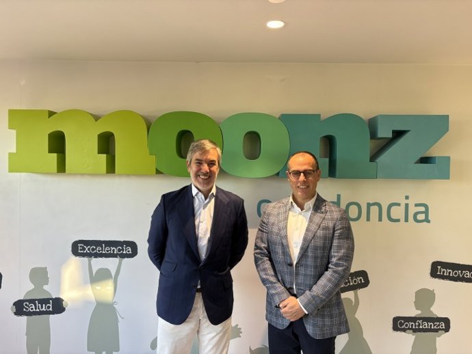 El director general de Moonz, Javier Girón de Velasco, y el presidente de la Comisión de ORL pediátrica de la SEORL-CCC, Cristobal Langdon Montero.