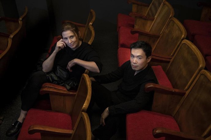 Andrea Stefanoni y Aaron Lee en el patio de butacas del nuevo Espacio Mistral. Victoria Iglesias.