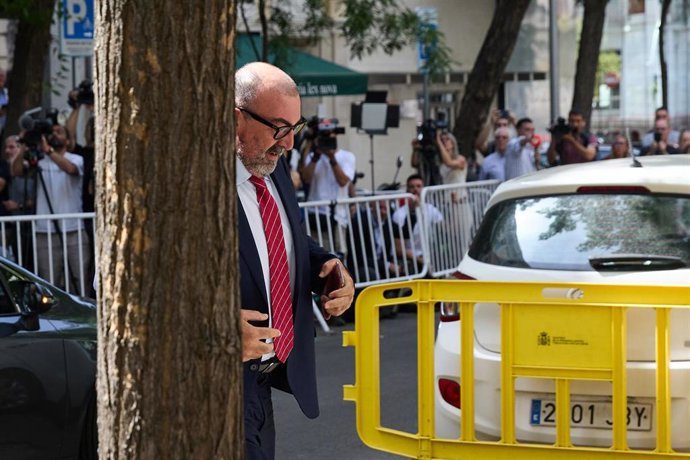 Archivo - El exasesor del exministro José Luis Ábalos Koldo García a su llegada al Tribunal Supremo, a 23 de junio de 2025, en Madrid (España).