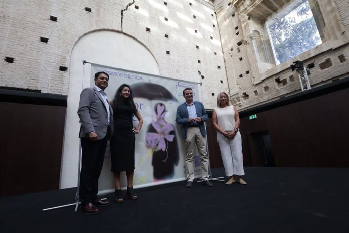 Presentación del Festival de Poesía Cosmopoética, Poetas del Mundo en Córdoba, en su edición número 22, del 26 de septiembre hasta el 4 de octubre.