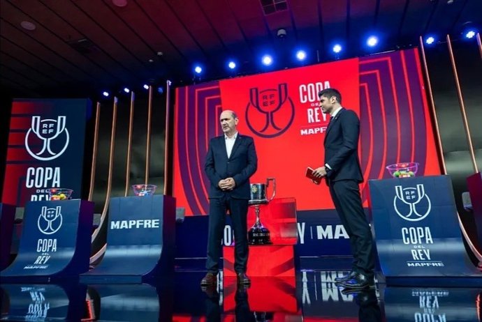 O presidente da RFEF, Rafael Louzán, no sorteio da primeira rodada da Copa do Rei 2024-25.