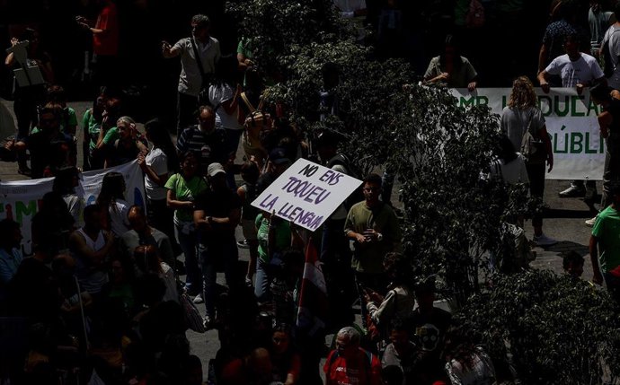 Archivo - Imagen de archivo de una manifestación educativa en València