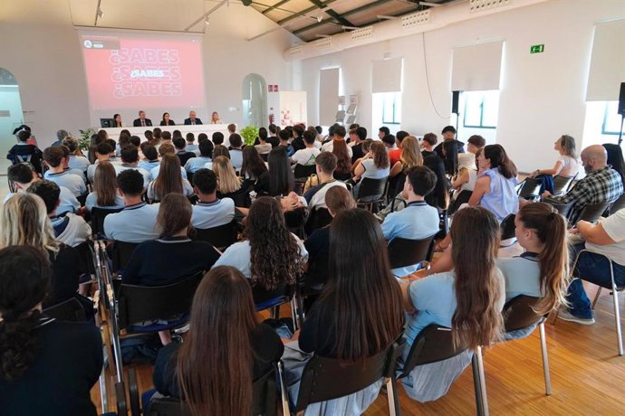 PalmaActiva acoge un taller de educación financiera con la participación de más de 240 estudiantes