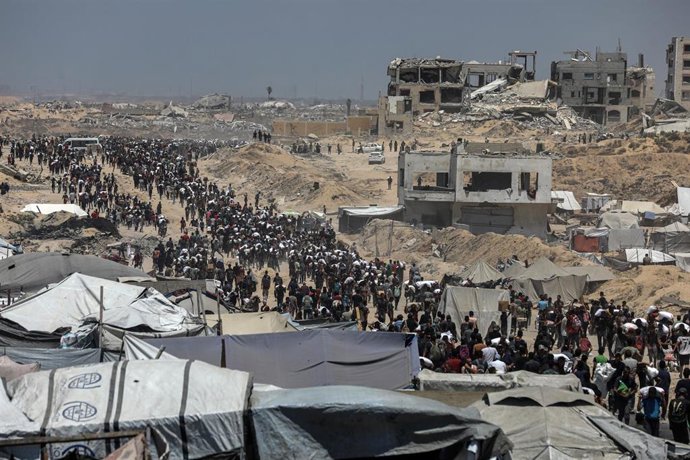 Archivo - Población desplazada en la Franja de Gaza