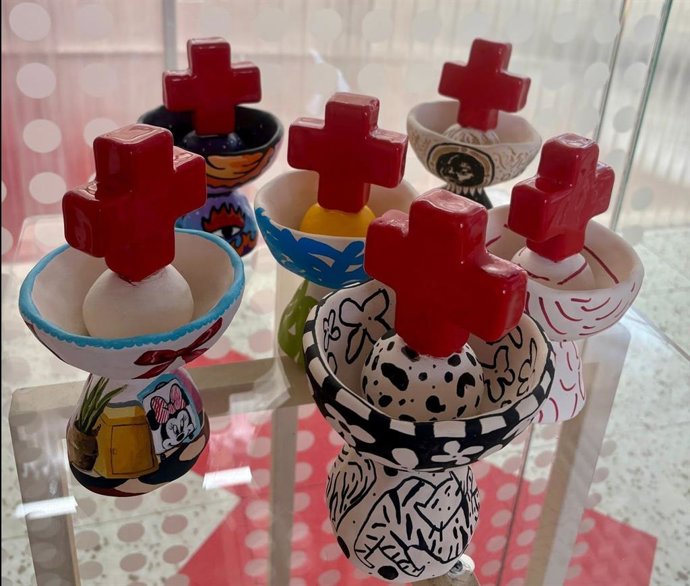 Imagen de los trofeos de los Premios CREA+ de Cruz Roja, que se entregarán en Cádiz el 9 de octubre.