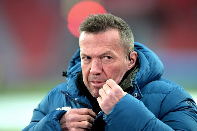 Archivo - FILED - 12 February 2022, North Rhine-Westphalia, Leverkusen: Former German footballer and SKY expert Lothar Matthaus pictured prior to the start of the German Bundesliga soccer match between Bayer 04 Leverkusen and VfB Stuttgart at BayArena. Ph