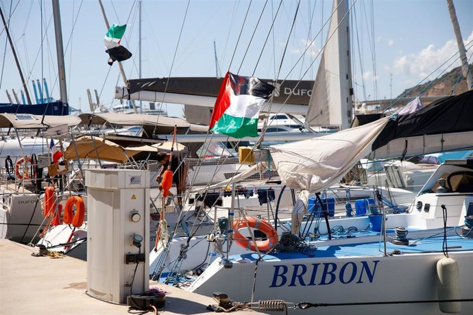 Archivo - La veintena de embarcaciones de la Global Sumud Flotilla en el Puerto de Barcelona, en una imagen de archivo.