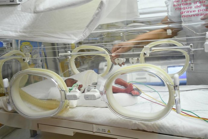 Archivo - (210506) -- CASABLANCA, May 6, 2021 (Xinhua) -- Photo taken on May 5, 2021 shows one of the nonuplets in a clinic in Casablanca, Morocco.   A Malian woman, Halima Cisse, gave birth to nine babies in a Moroccan hospital in Casablanca on Tuesday, 