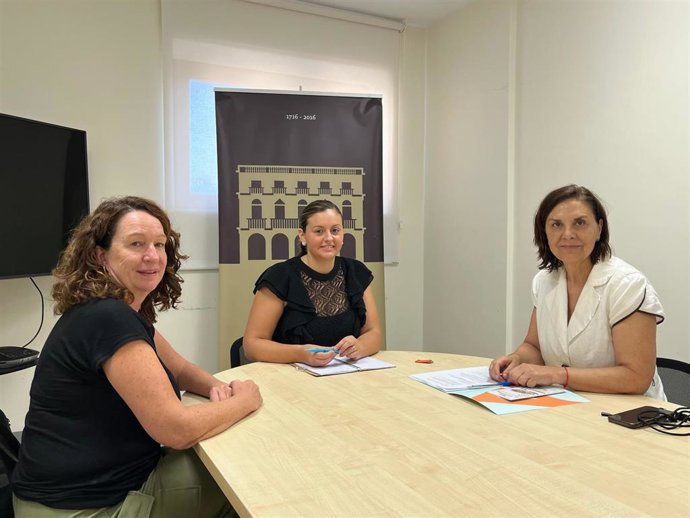 Reunión de Miralles con las representantes de ASHOTUR