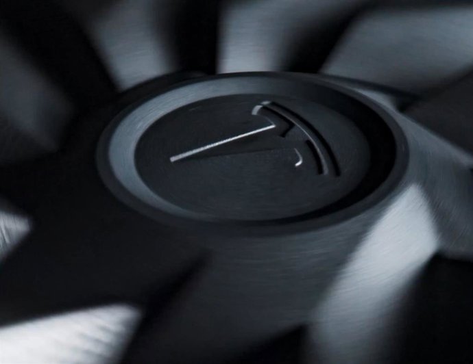 Tesla lanza en sus redes sociales dos enigmáticos vídeos para anunciar mañana martes la llegada de un nuevo modelo.