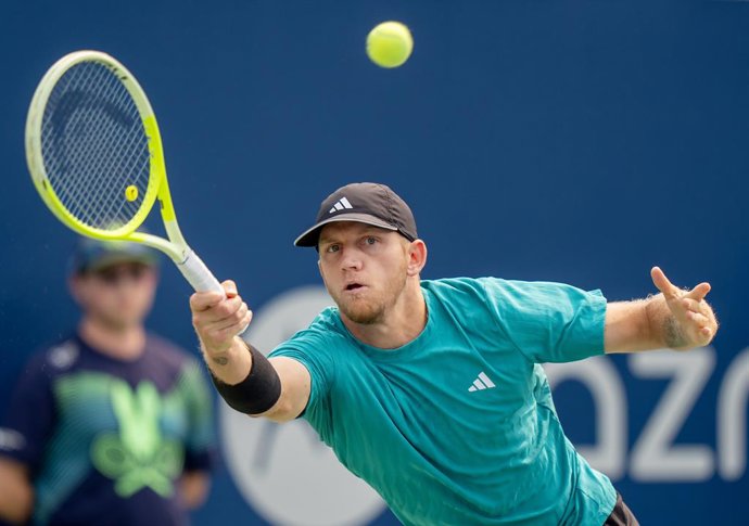 Archivo - 03 August 2025, Canada, Montreal: Spanish tennis player Alejandro Davidovich Foikina in action against Russian Andrey Rublev during their men's singles round of 16 tennis match of the National Bank Open tennis tournament in Montreal. Photo: Fran