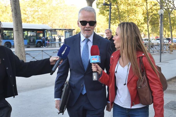 El abogado de Begoña Gómez, Antonio Camacho,, a su llegada a los juzgados de Plaza Castilla, a 6 de octubre de 2025, en Madrid (España). El juez Juan Carlos Peinado ha citado este lunes a la esposa del presidente del Gobierno, Begoña Gómez, para comunicar