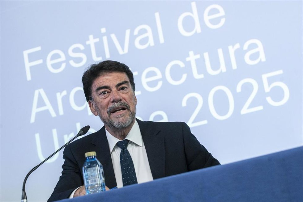 El alcalde de Alicante, Luis Barcala, este lunes en Casa Mediterráneo