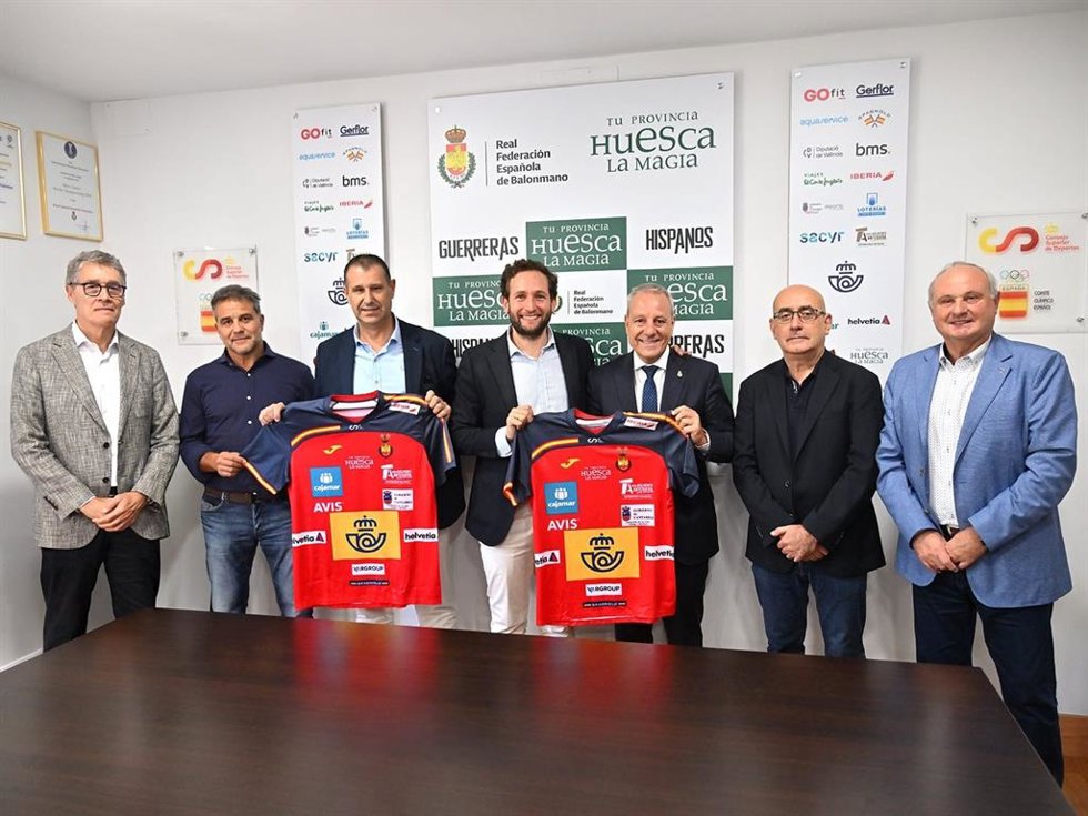 Firma del acuerdo entre la DPH y la Federación Española de Balonmano.