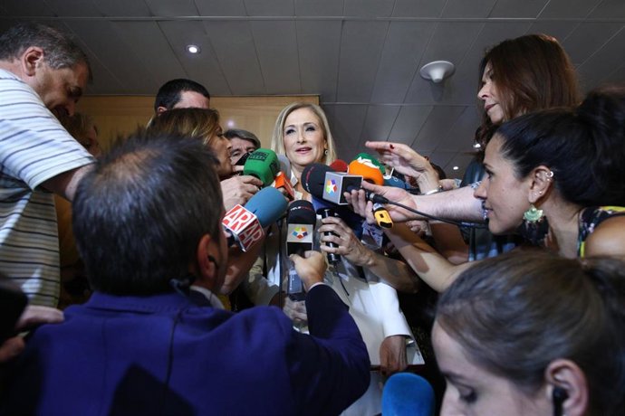 Archivo - Cristina Cifuentes antes de comparecer en la comisión de investigación