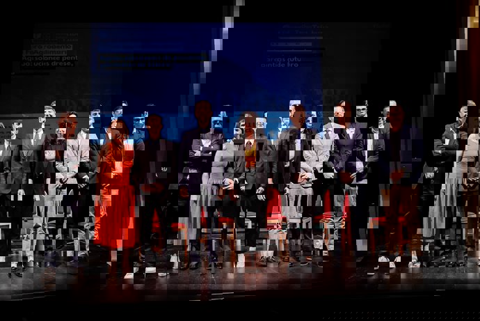 Representantes institucionales durante el I Foro Agroalimentario ‘Agua: soluciones de presente, garantías de futuro’, organizado en el Teatro Apolo de Almería.