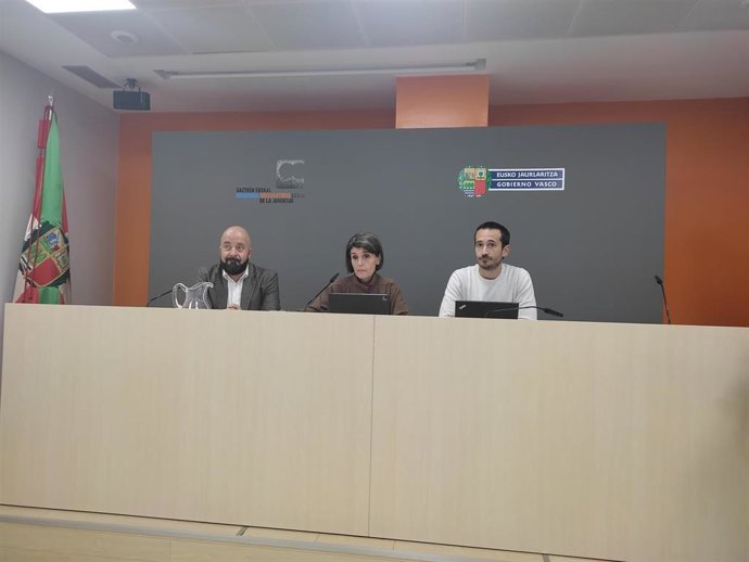La consejera de Bienestar, Juventud y Reto Demográfico, Nerea Melgosa, en una comparecencia de prensa celebrada en la sede del Observatorio vasco de la Juventud de Bilbao