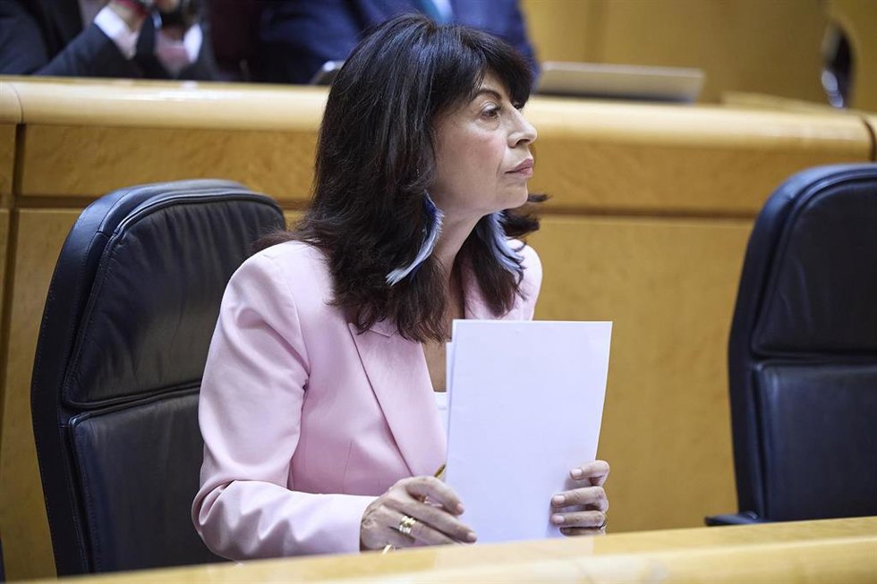 La ministra de Igualdad, Ana Redondo, durante un pleno en el Senado, a 1 de octubre de 2025.