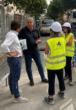 El concejal de Infraestructuras, Julián Garijo, visita las obras en la calle Arquitecto Julio Carrilero.