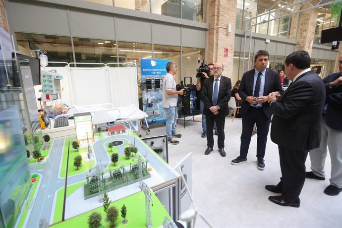 El 'president' de la Generalitat, Carlos Mazón, visita las instalaciones de S2GRUPO