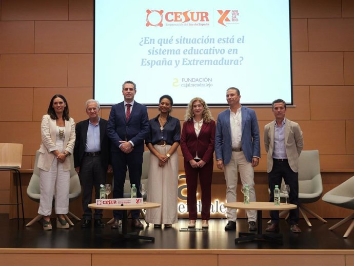 Presentación del informe 'Indicadores sobre el estado del sistema educativo en España y Extremadura', en Badajoz.