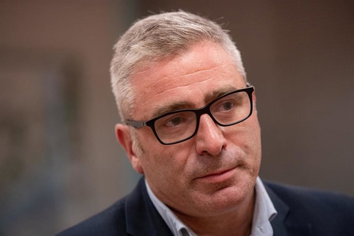 Archivo - El portavoz de Renfe, Antonio Carmona, en una imagen de archivo