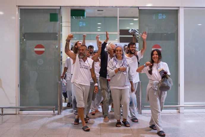 Els activistes en arribar a Barcelona