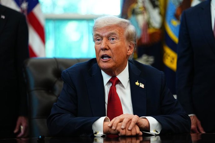 October 6, 2025, Washington, District Of Columbia, USA: United States President Donald J Trump has an impromptu event in the Oval Office of the White House in Washington, DC, USA, on Monday, October 6, 2025