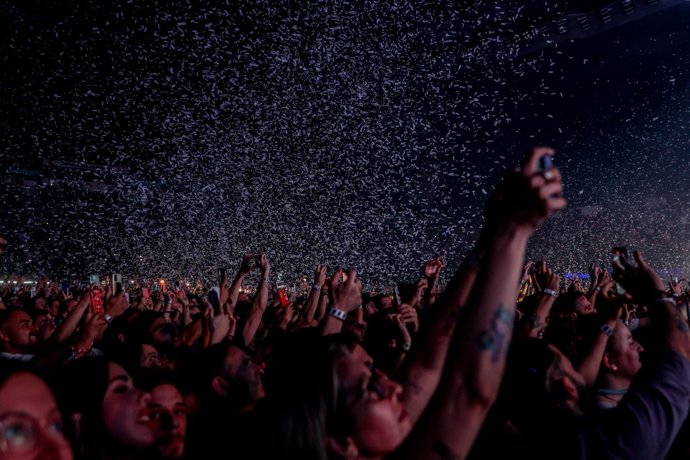 Archivo - Público durante el concierto en el WiZink Center del grupo 30 Seconds to Mars , a 27 de mayo de 2024, en Madrid (España). Thirty Seconds to Mars es una banda estadounidense de rock alternativo formada en 1998, que actualmente cuenta con Jared Le