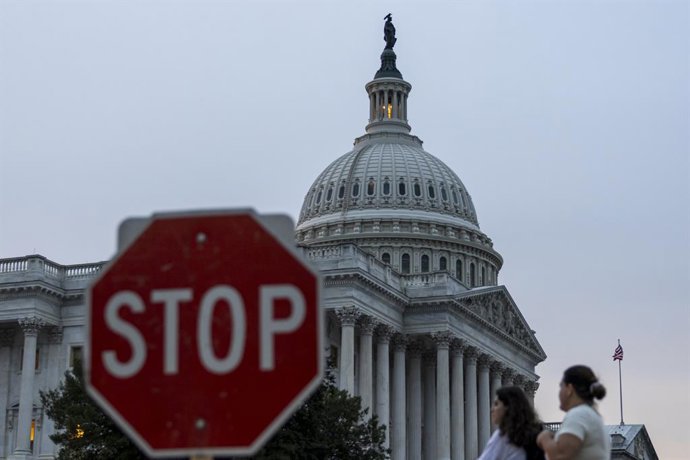 September 30, 2025, Washington, District Of Columbia, United States: The U.S. Capitol stands in Washington, D.C., on September 30, 2025. The federal government is poised to shut down at midnight as Democrats in Congress reject a Republican-led stopgap fun