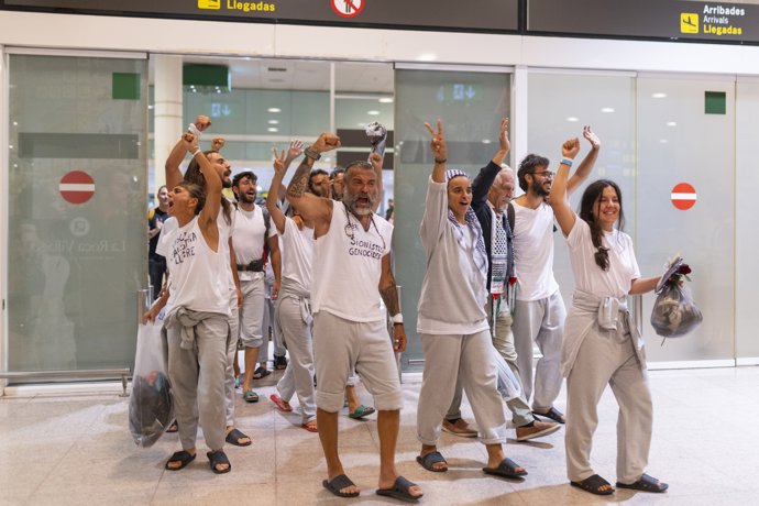Llegada de la Flotilla en el Aeropuerto Josep Tarradellas Barcelona-El Prat, a 6 de octubre de 2025, en Barcelona, Catalunya (España).