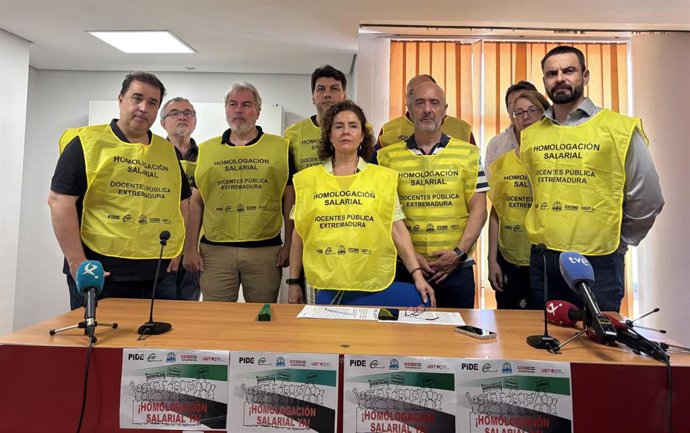 Archivo - Representates de los sindicatos con presencia en la Mesa Sectorial de Educación