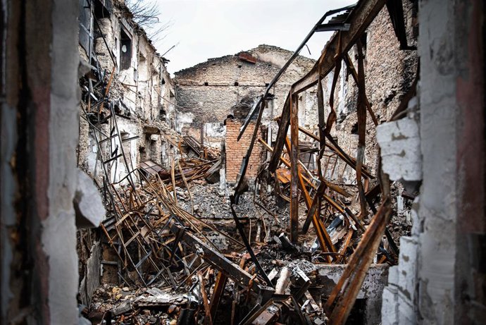 Archivo - Arquivo - Imagem de arquivo de uma casa destruída em Kherson.