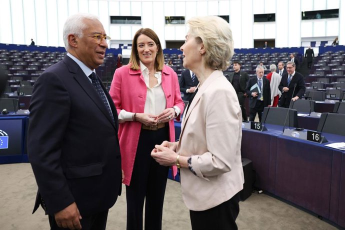 Archivo - Arquivo - Os presidentes do Conselho Europeu, António Costa, do Parlamento Europeu, Roberta Metsola, e da Comissão Europeia, Ursula von der Leyen, na sede do Parlamento Europeu em Estrasburgo, França.