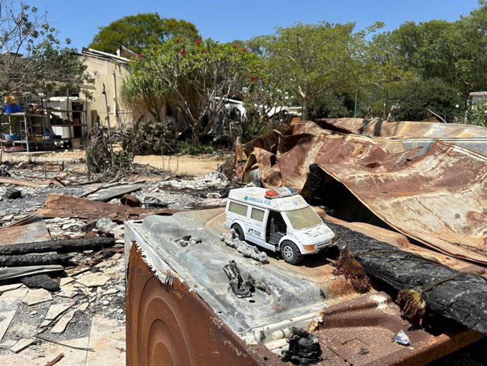 Archivo - Una zona destruida en el kibbutz de Nir Oz por los atentados perpetrados por Hamás el 7 de octubre de 2023