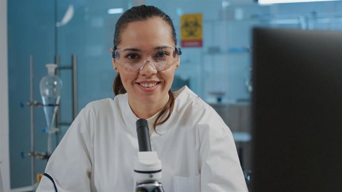 Premio convocado por el Instituto de Ciencia de los Materiales de Sevilla (ICMS) para los mejores estudiantes del área de ciencia de materiales.