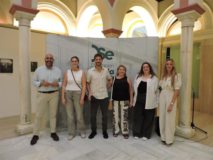 Inaugura la exposición 'Espacios que ya no son', sobre la Sevilla del siglo XIX.