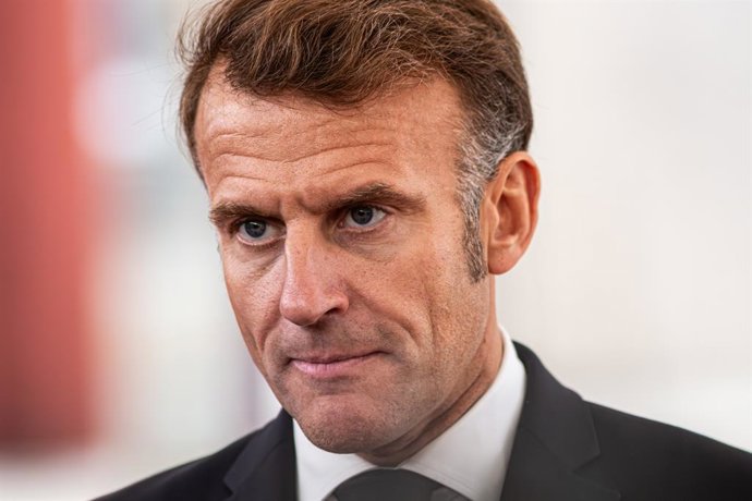 1º de outubro de 2025, Copenhague, Dinamarca: O presidente da França, Emmanuel Macron, fala à mídia ao chegar para uma Reunião Informal de Chefes de Estado ou de Governo da União Europeia. Uma reunião informal de chefes de Estado ou de governo da União Eu