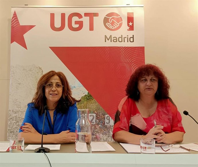 La secretaria de Relaciones Institucionales y Política Sindical de UGT Madrid, Margarita Domínguez Guijarro, y la secretaria de Igualdad y Política Territorial, Sonia Álvarez Enríquez