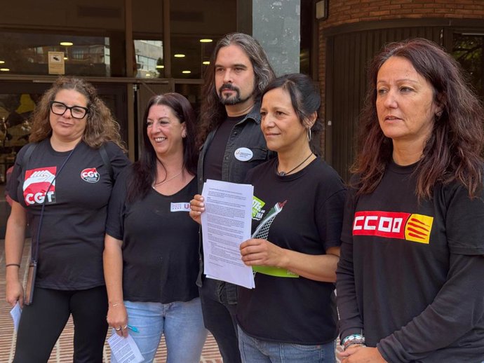 Los representantes de los sindicatos educativos ante la Conselleria de Educación este martes