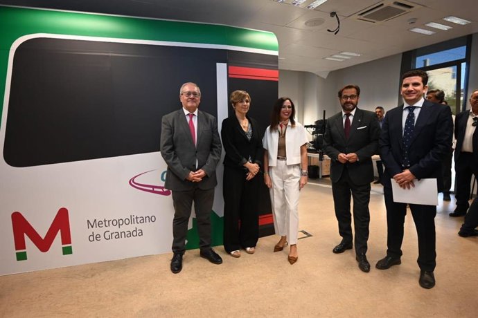 La La consejera de Fomento, Articulación del Territorio y Vivienda, Rocío Díaz, en la presentación del nuevo simulador del Metro de Granada.