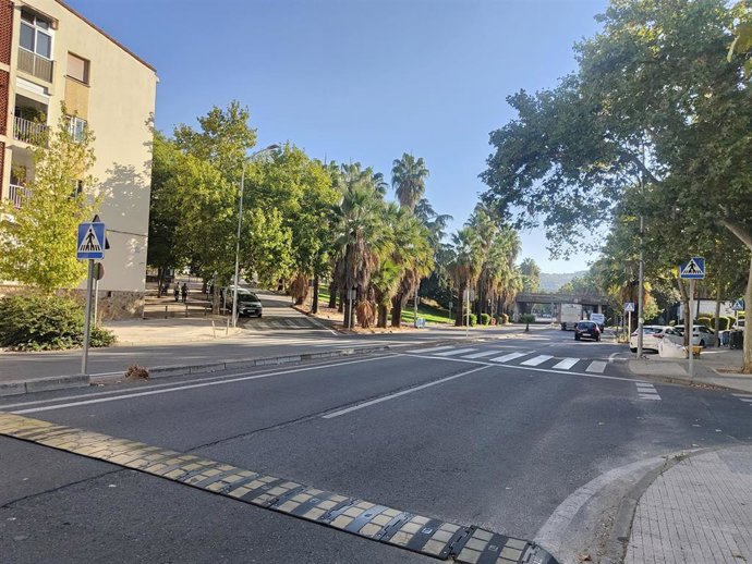 La avenida de la Hispanidad de Cáceres contará con 24 nuevas farolas para mejorar la iluminación y la seguridad vial