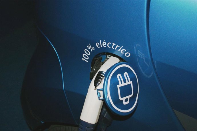 Recarga de coche eléctrico.